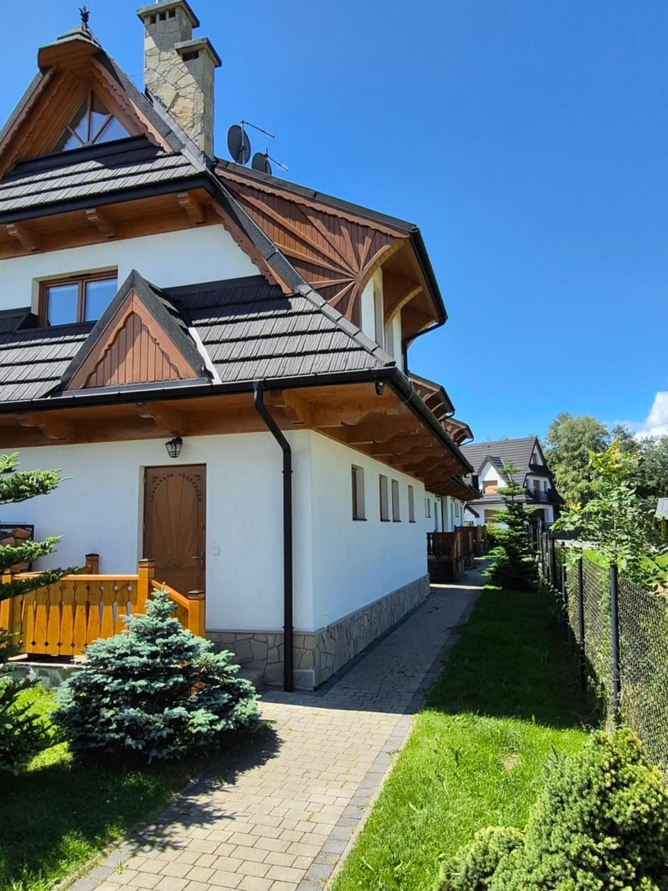 Property building, Spring, Day, Garden view