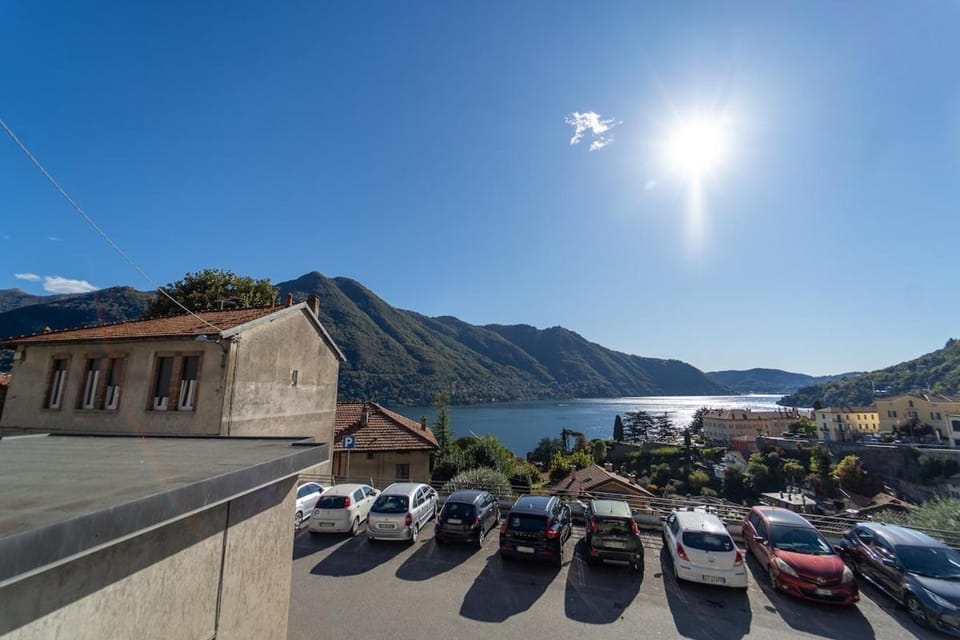 Lakefront apartment with breathtaking views Apartment in Moltrasio