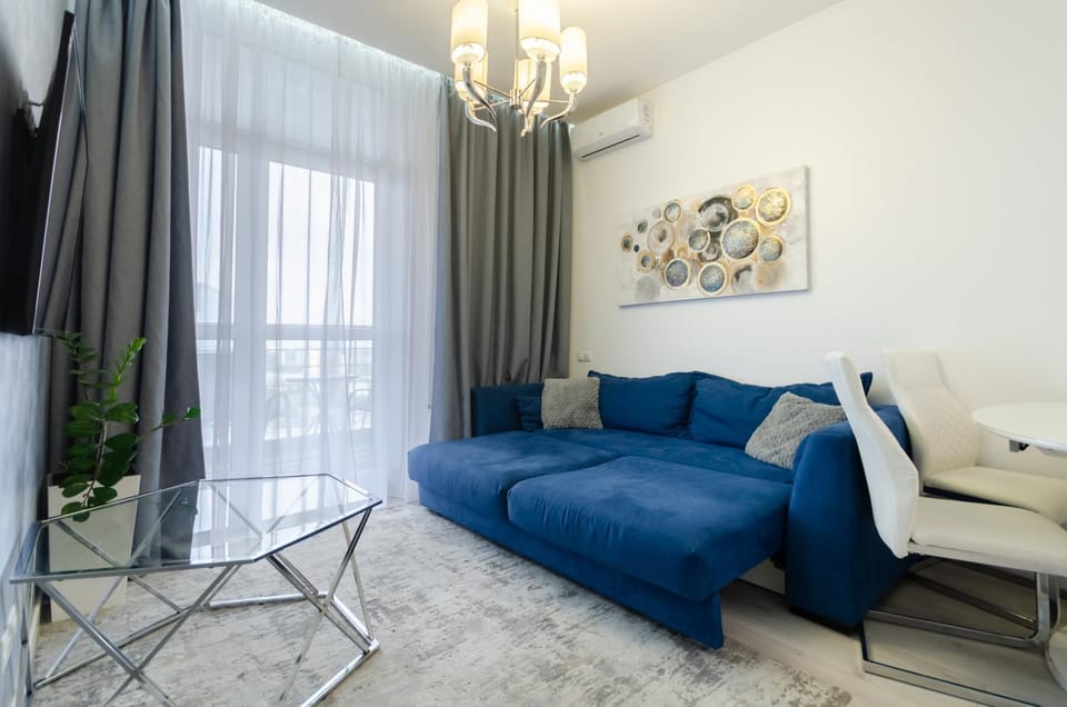 TV and multimedia, Living room, Seating area, air conditioner