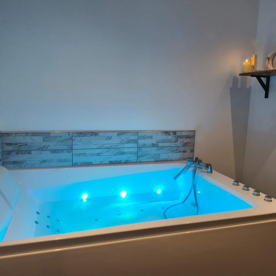 Hot Tub, Hot Tub, Bathroom, Bath