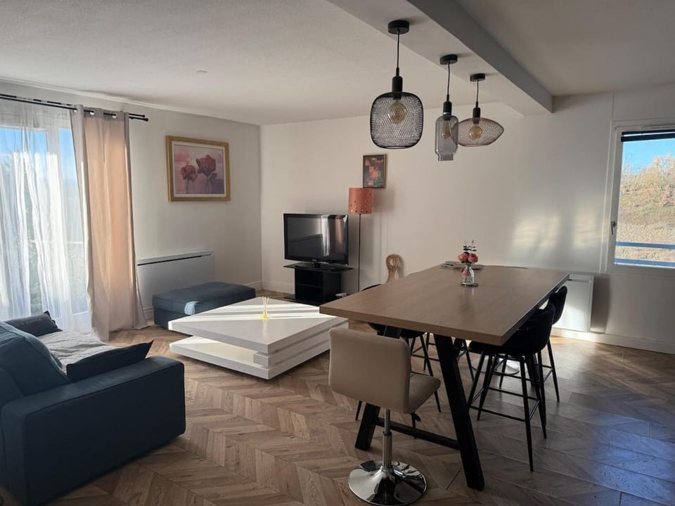 Charmant Appartement Terrasse et parking Apartment in Auvergne-Rhône-Alpes