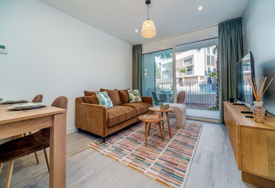 Communal lounge/ TV room, Living room