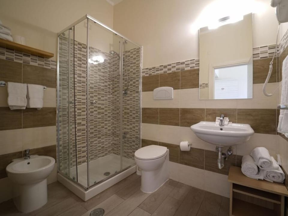 Shower, Bathroom, bidet, towels