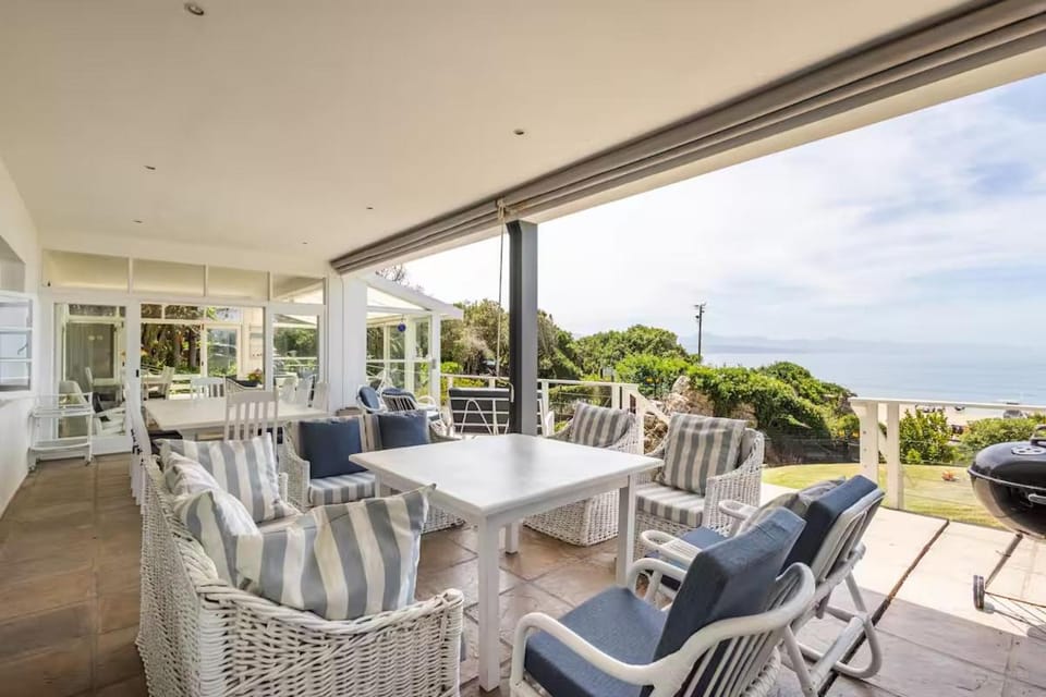 Dageraad Downstairs 4 bedroom house House in Plettenberg Bay