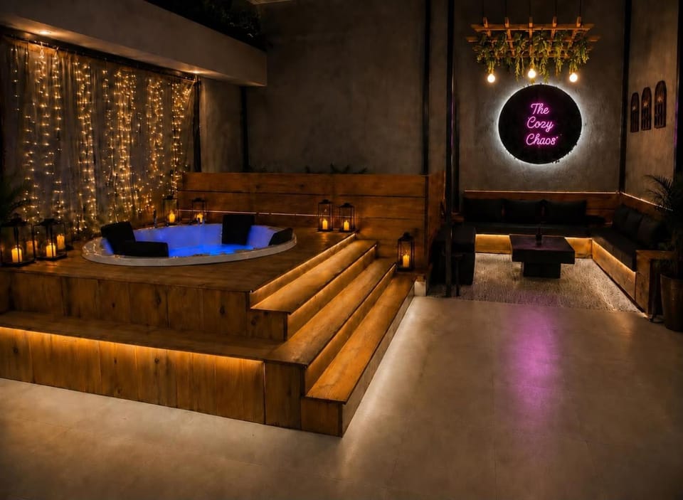"Earthy Couple Retreat Near Taj Mahal" Private Spa Jacuzzi Vacation rental in Agra