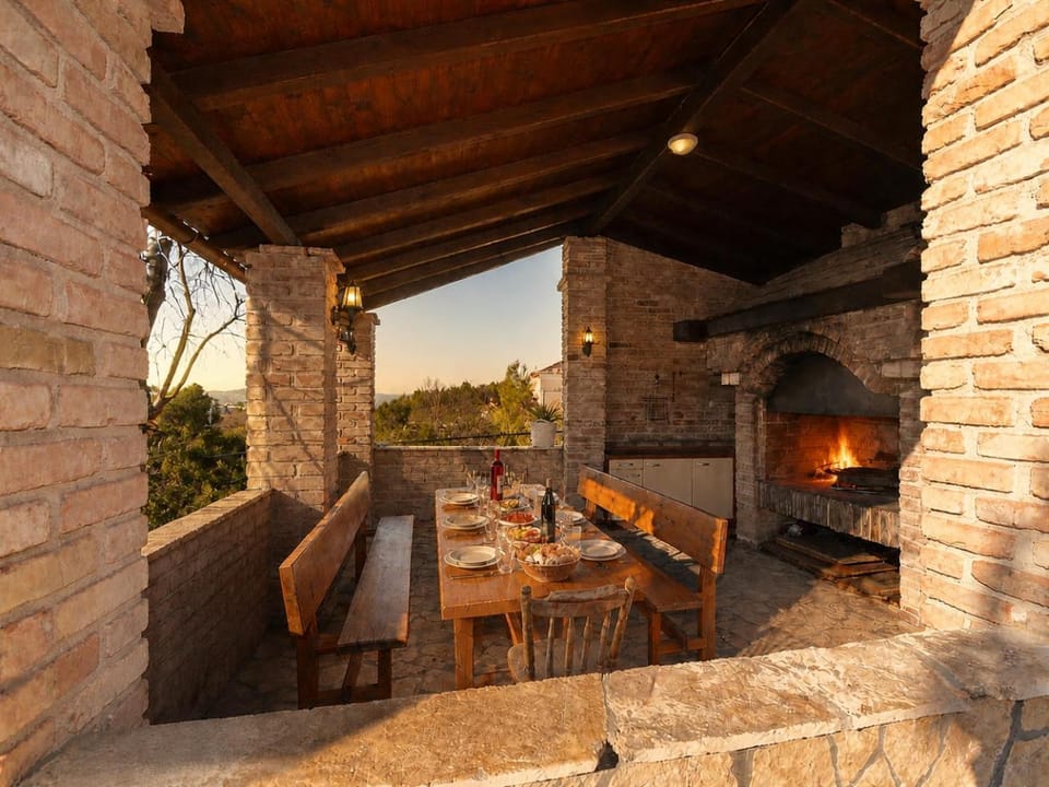 BBQ facilities, Dining area