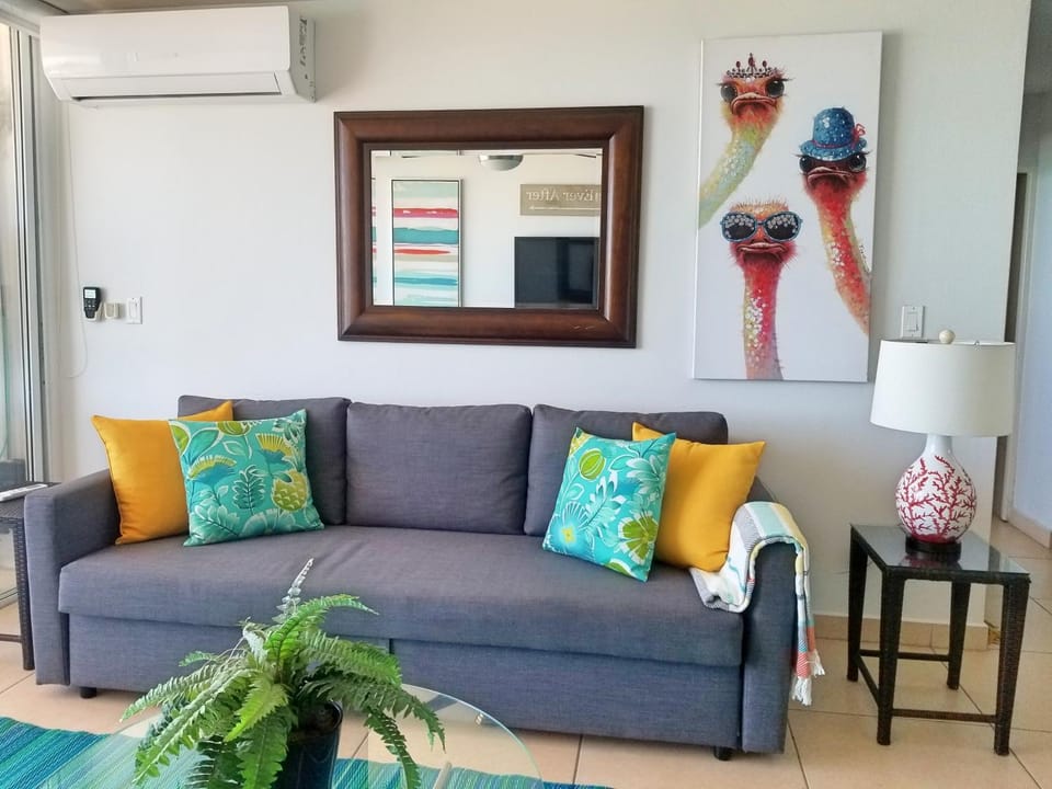 Living room, Decorative detail, Seating area