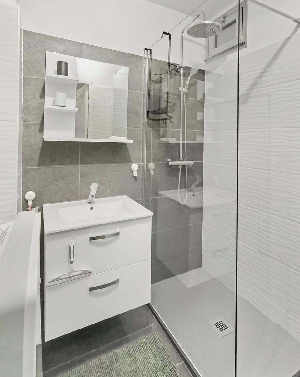 Le Souffle du Vivant, Studio pour 4 personnes avec piscine Apartment in Sanary-sur-Mer