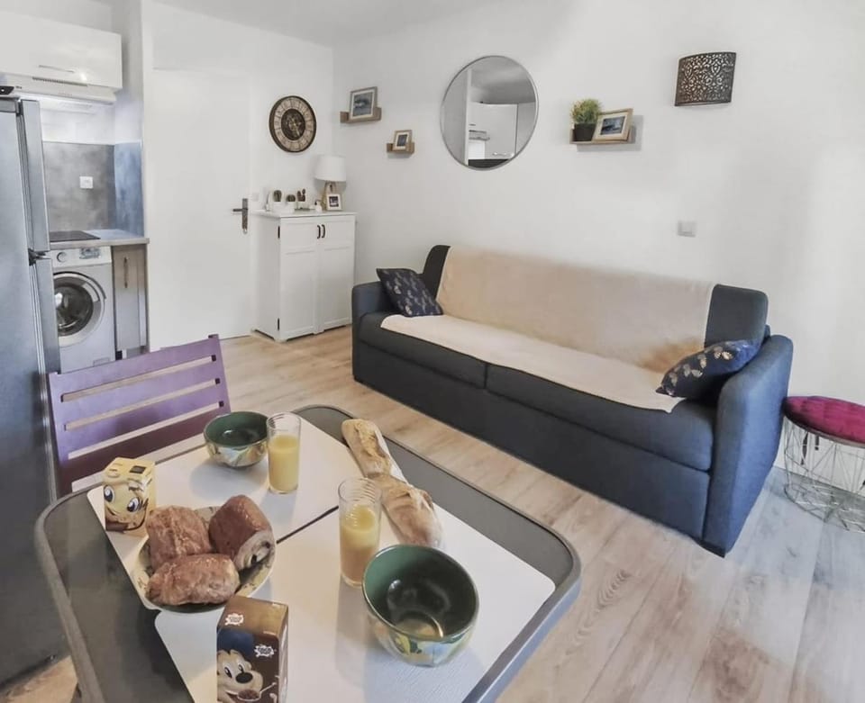 Le Souffle du Vivant, Studio pour 4 personnes avec piscine Apartment in Sanary-sur-Mer