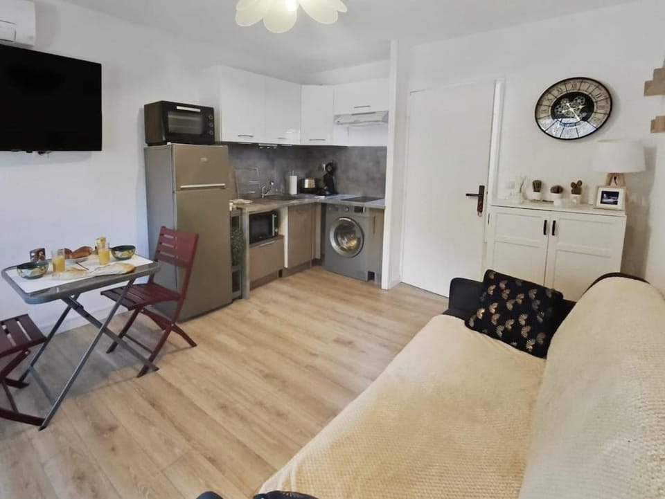 Le Souffle du Vivant, Studio pour 4 personnes avec piscine Apartment in Sanary-sur-Mer