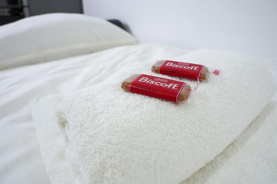 Bedroom, towels