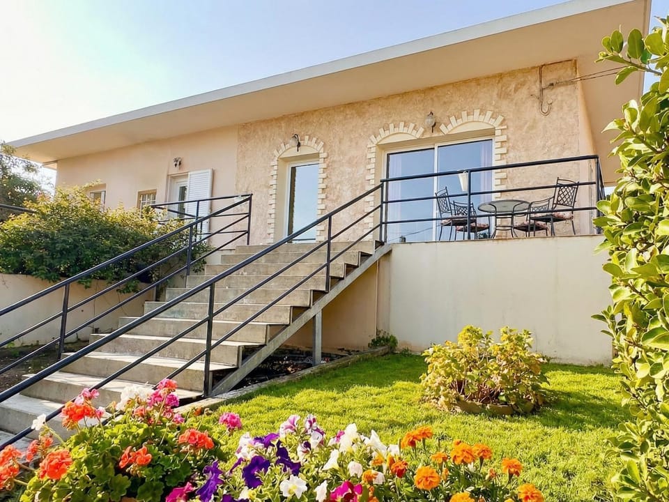 Property building, Facade/entrance, Off site