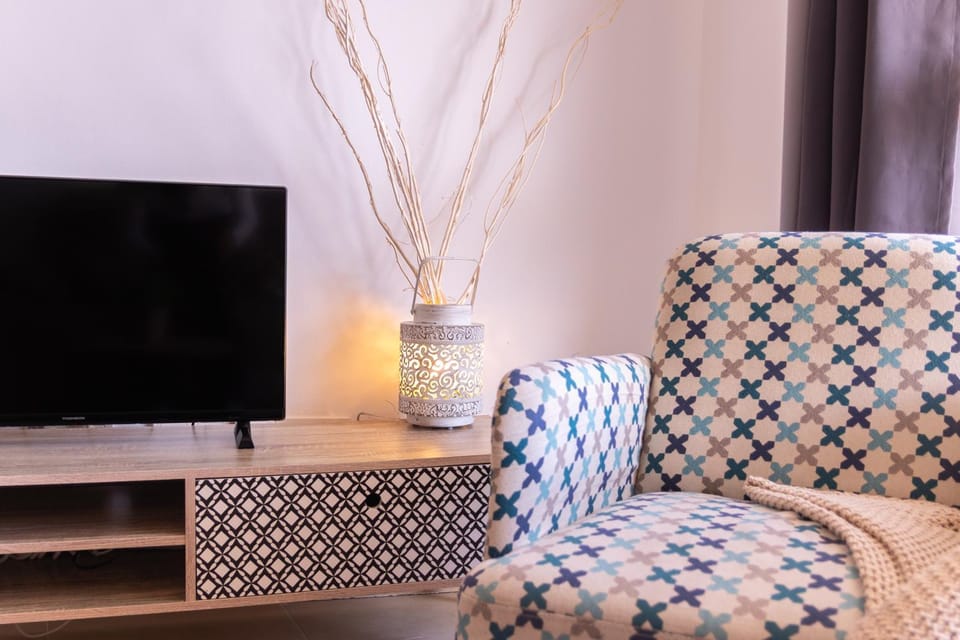 Communal lounge/ TV room, TV and multimedia, Living room, Seating area, Evening entertainment