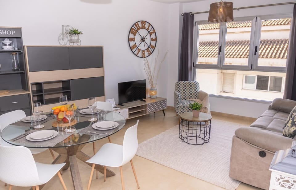 Communal lounge/ TV room, TV and multimedia, Kitchen or kitchenette, Living room, Seating area, Dining area, Evening entertainment
