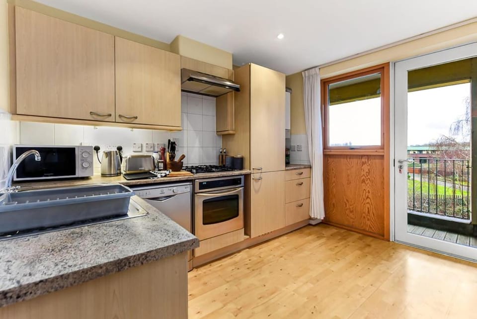 Central MK 2-Bed, Ideal for Work Stays Apartment in Milton Keynes