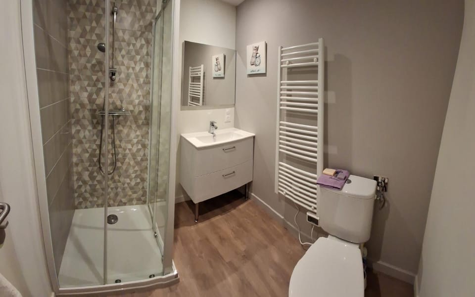 Shower, Toilet, Bathroom