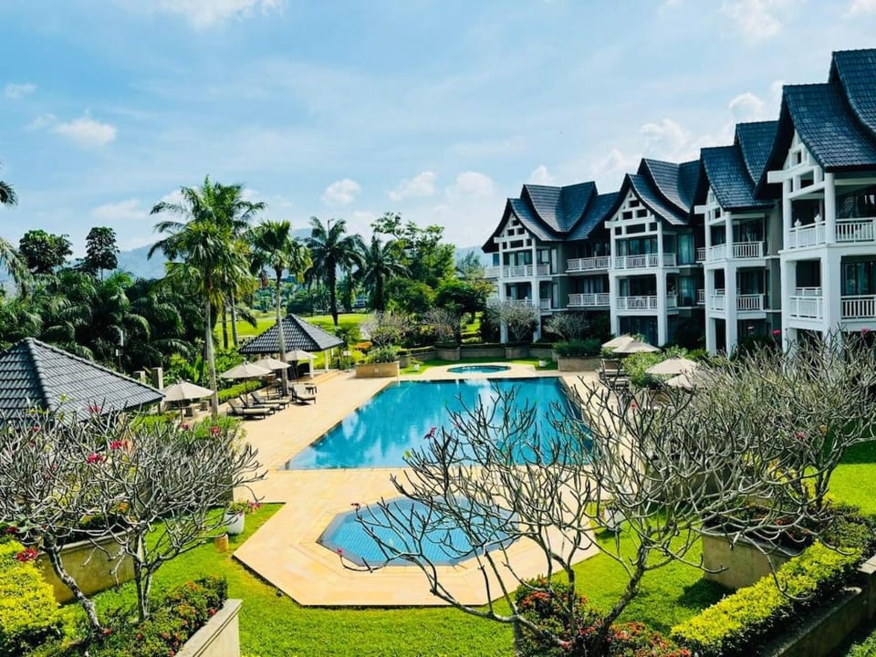 Allamanda 2 lake side pad in the heart of Laguna Apartment in Choeng Thale