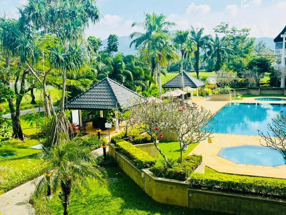 Allamanda 2 lake side pad in the heart of Laguna Apartment in Choeng Thale