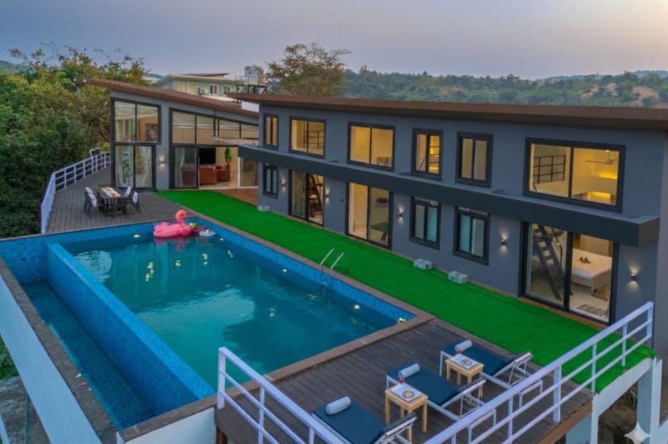 Property building, Natural landscape, Pool view, Swimming pool