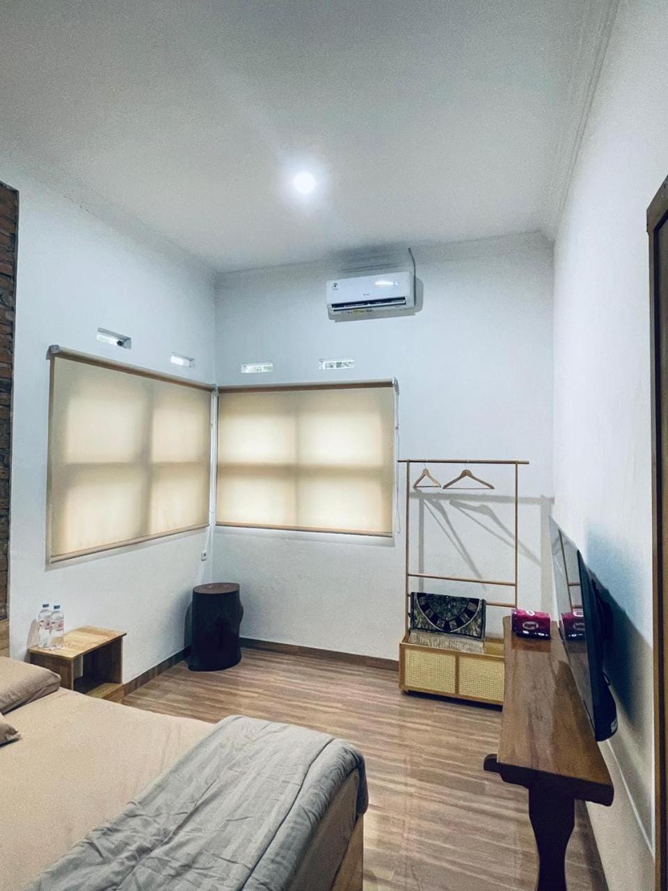 Bed, TV and multimedia, Photo of the whole room, Bedroom, air conditioner