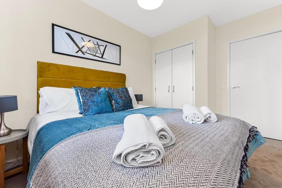 2 Bed Penthouse Suite in central MK Apartment in Milton Keynes