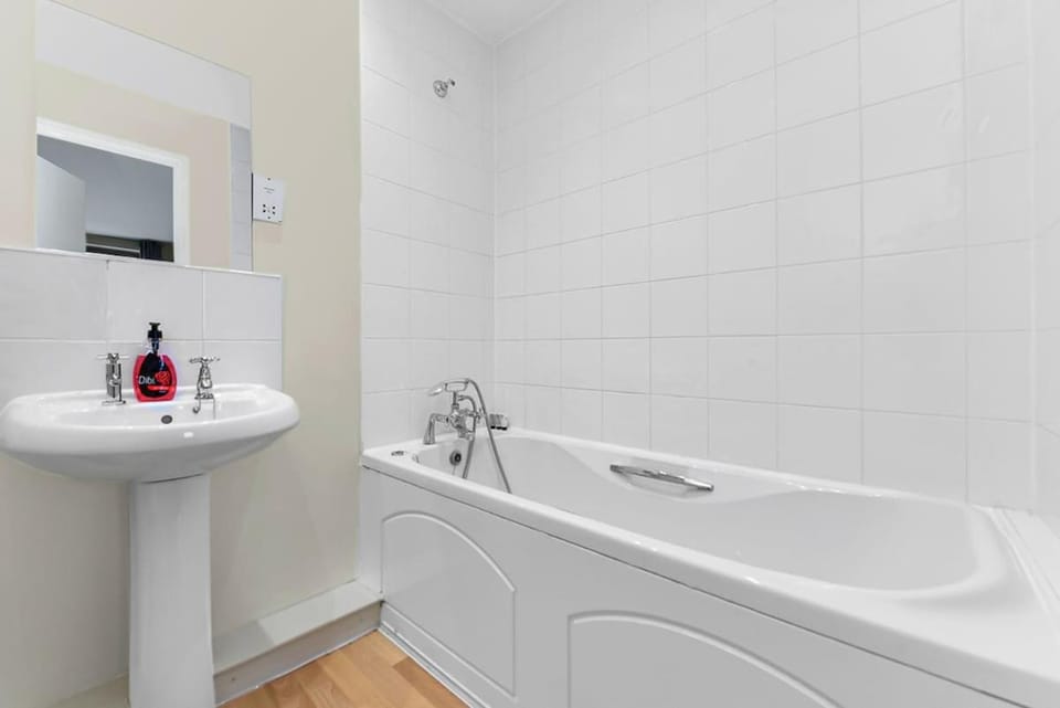 2 Bed Penthouse Suite in central MK Apartment in Milton Keynes