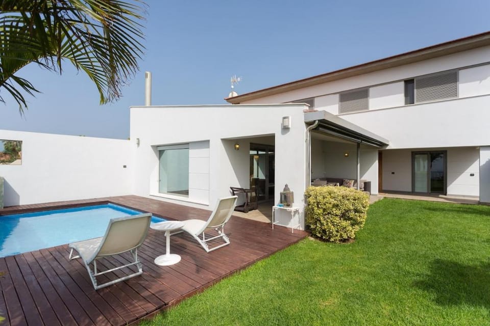 Luxurious villa in Puerto de la Cruz with pool and great views Villa in Puerto de la Cruz