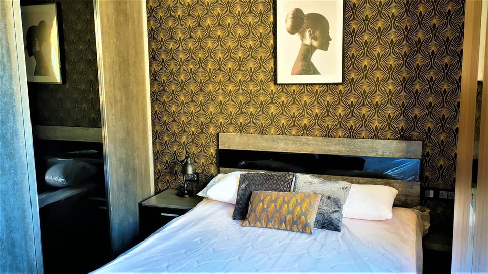 Modern 1BR Apartment with 2 Balconies - Spinola & Exiles Bay Area Apartment in Saint Julians