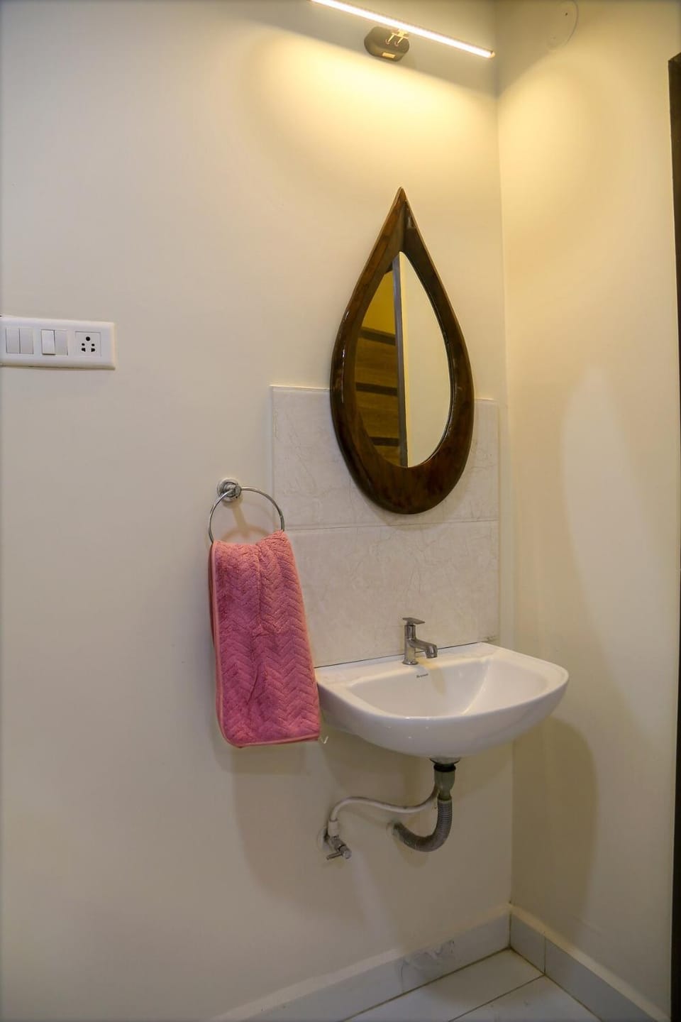 Narahari Nilayam 3BHK Near US Consulate Gachibowli Only for Family Apartment in Hyderabad