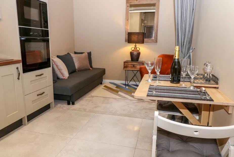 Bed, TV and multimedia, Living room, Seating area, Dining area