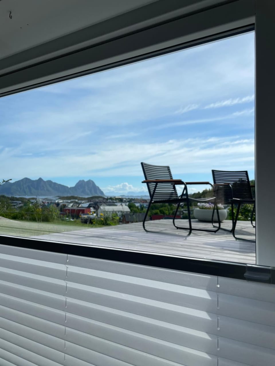 Sentrumsnær sokkelleilighet Apartment in Lofoten