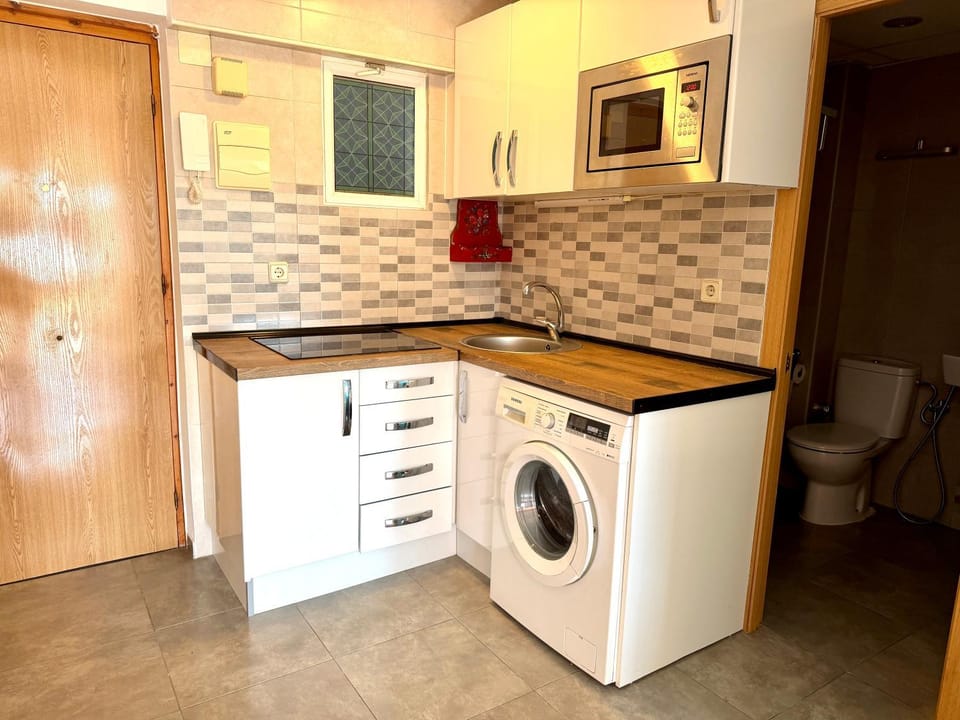 Kitchen or kitchenette, washing machine