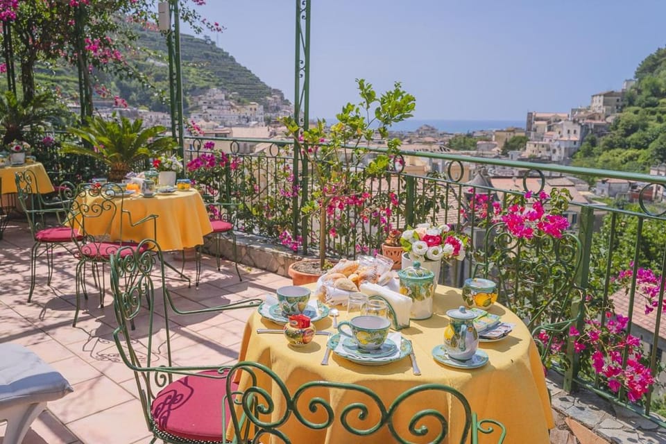 View (from property/room), Balcony/Terrace, City view, Sea view