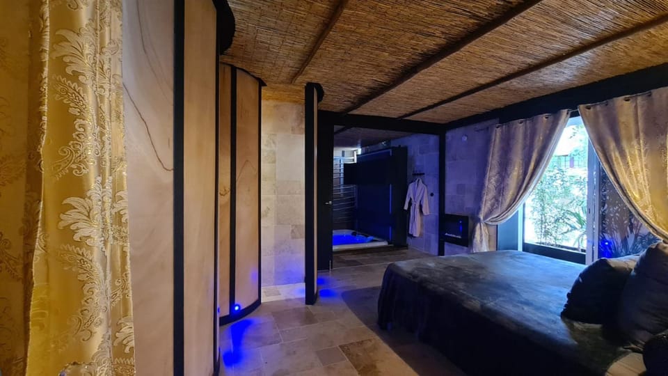 Royale Suite Spa House in Agde