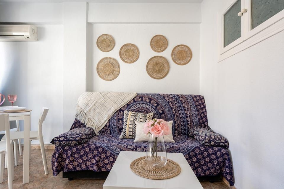 Living room, Dining area, air conditioner