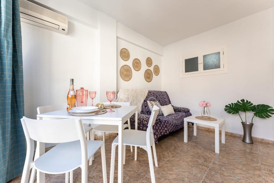 Living room, Dining area, air conditioner