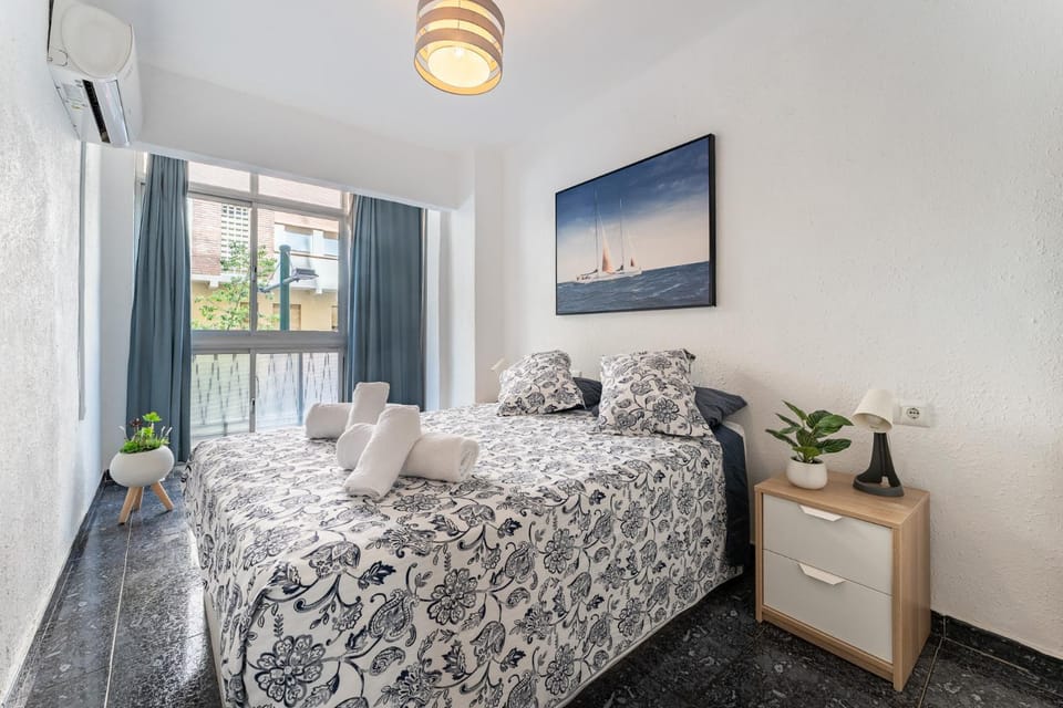 Bed, Photo of the whole room, Bedroom, air conditioner