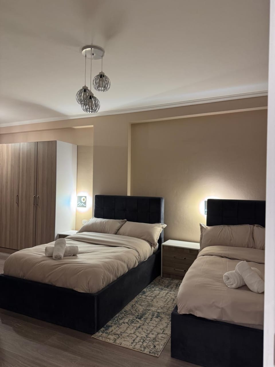 Modern max to 6 people apartment - Free Underground private parking Apartment in Tirana