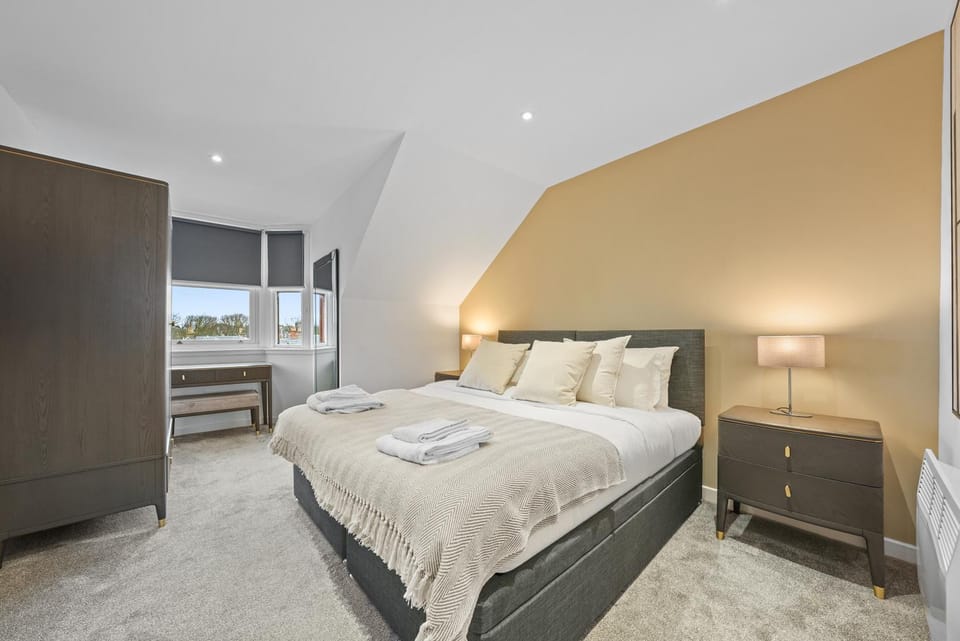 Bed, Photo of the whole room, Bedroom, wardrobe