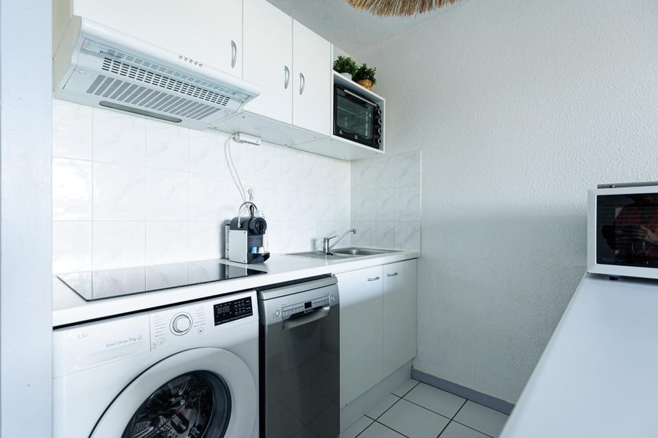 Kitchen or kitchenette, Living room