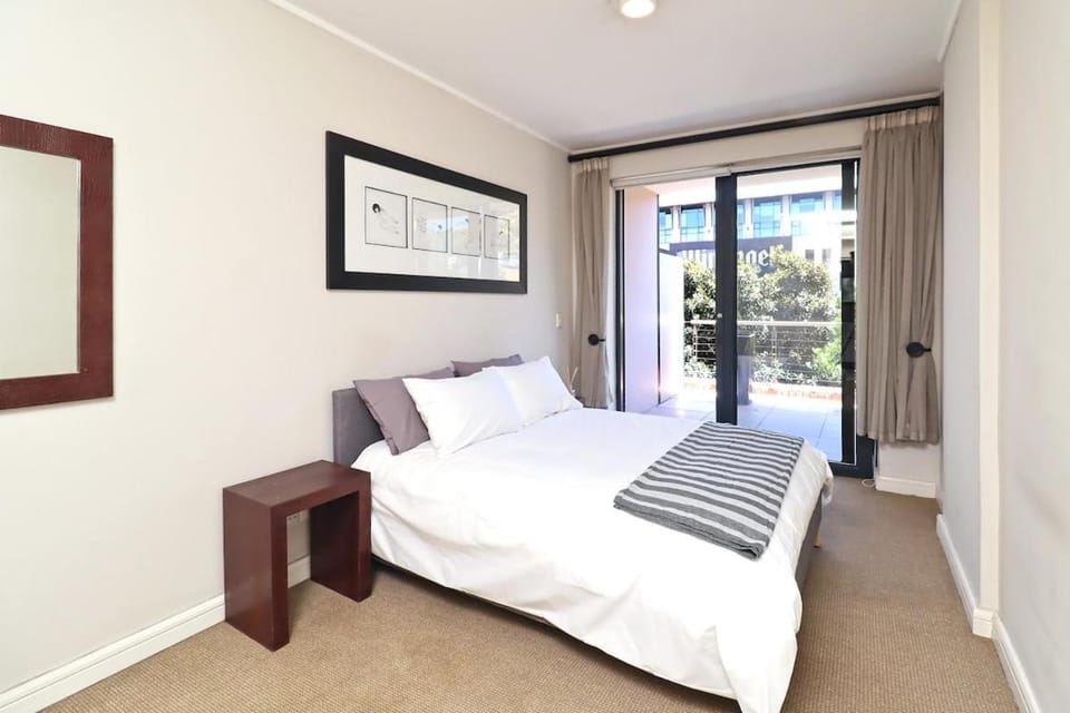 City Vibes and Mountain Highs 2 Bed, 2 Bath Apart Apartment in Cape Town