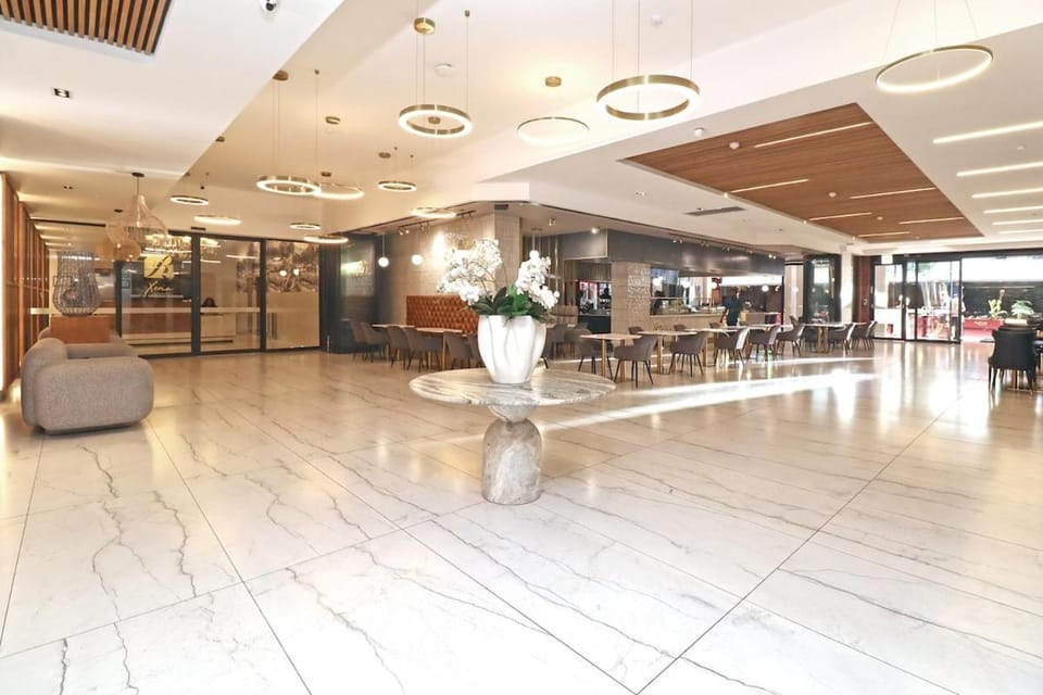 City Vibes and Mountain Highs 2 Bed, 2 Bath Apart Apartment in Cape Town