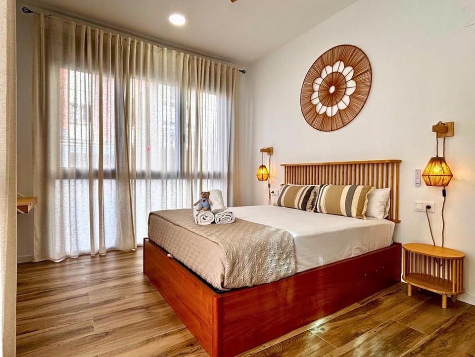 Photo of the whole room, Bedroom, towels