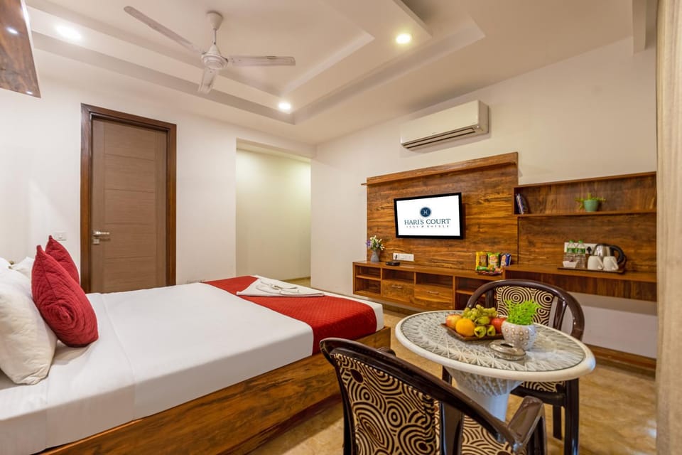 Bed, Seating area, Bedroom