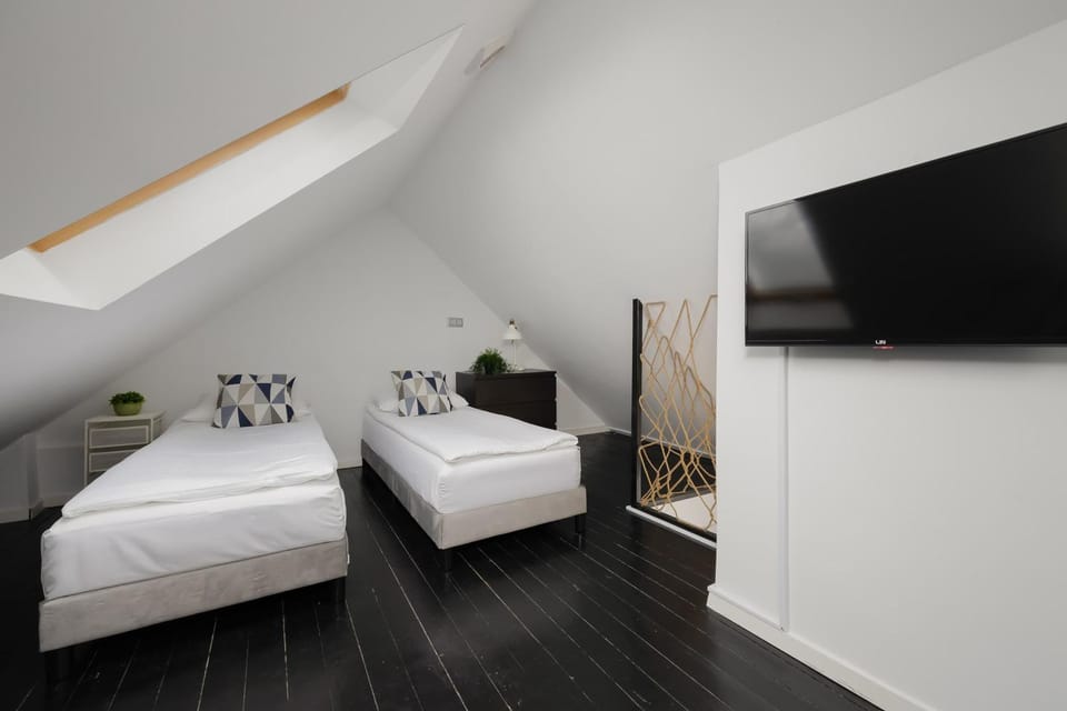Bed, TV and multimedia, Photo of the whole room, Evening entertainment, Bedroom