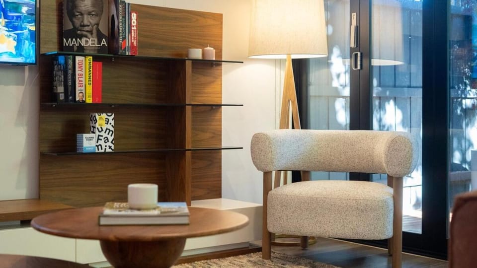 Sanctuary on Stanhope - Art & Modern Luxury House in Melbourne