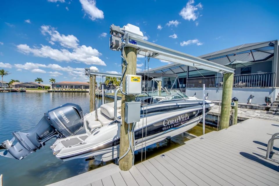 CoralVilla InStyle - pool, spa, boat access, modern, luxury House in Cape Coral