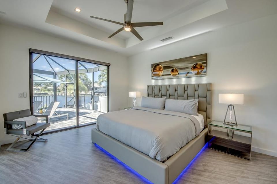CoralVilla InStyle - pool, spa, boat access, modern, luxury House in Cape Coral
