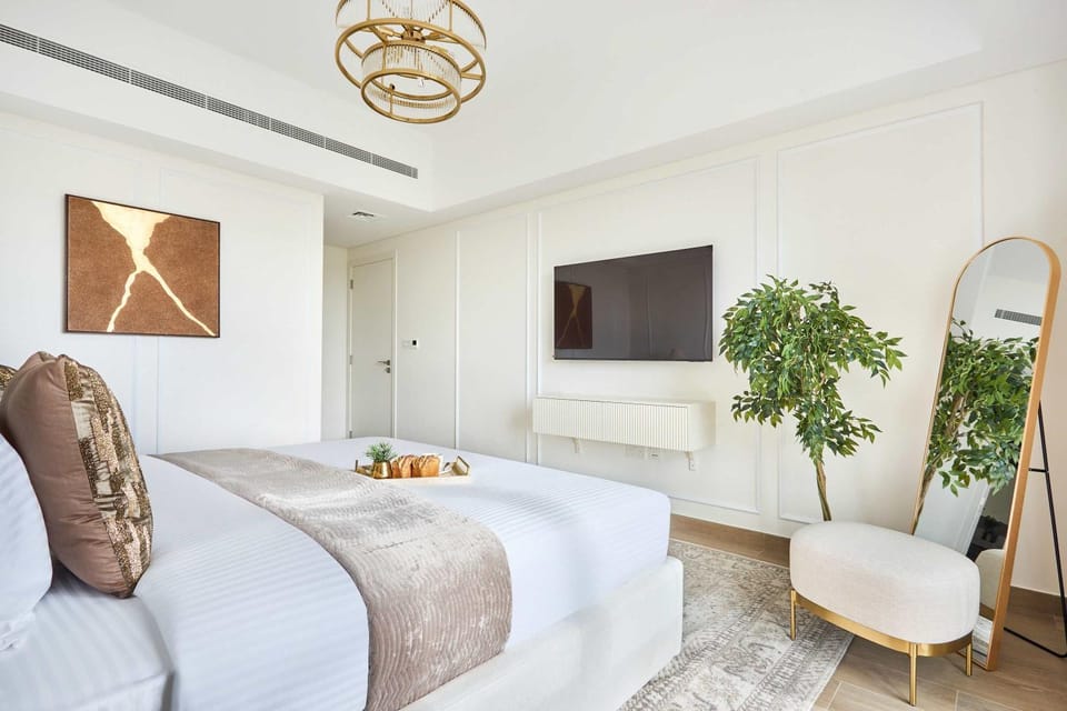Bed, TV and multimedia, Bedroom