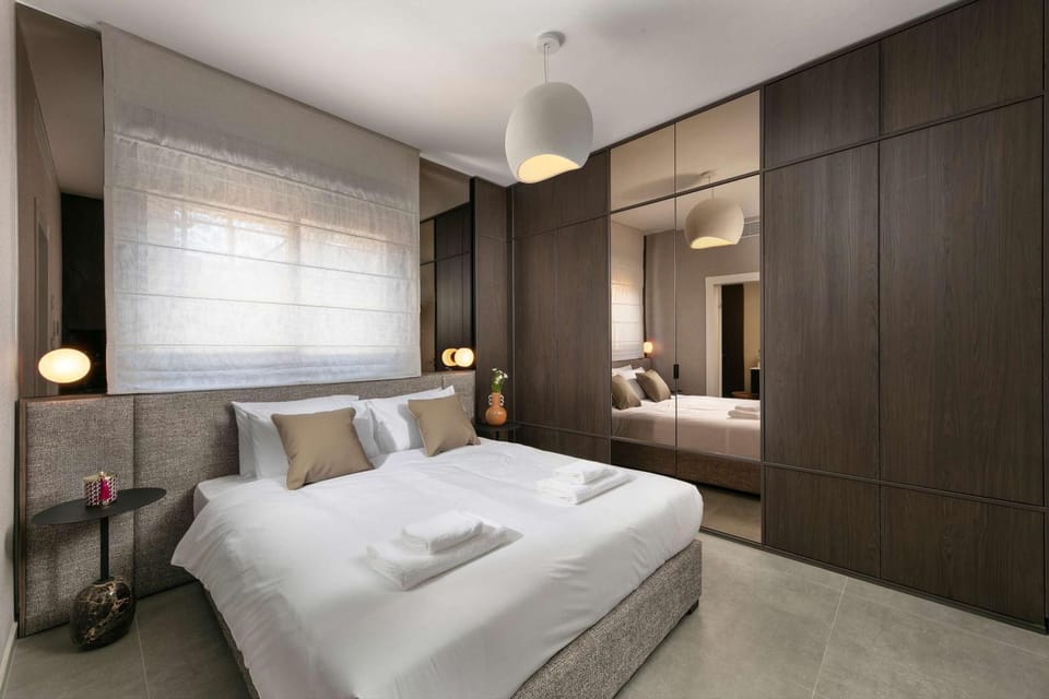 Grand 3BR Balcony - Courtyard View - MAMAD - D80 Apartment in Tel Aviv-Yafo